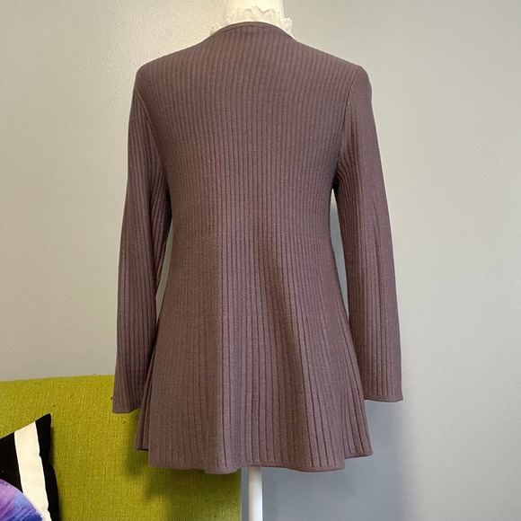 Ann Taylor Grey Ribbed Knit Ruffle Collar Pullover Sweater Small - Picture 6 of 6